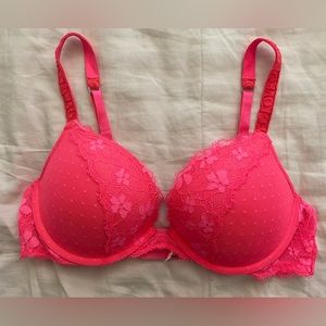 Victoria’s Secret Dream Angels lace Push-up bra. Color: Neon pink Size: 36C